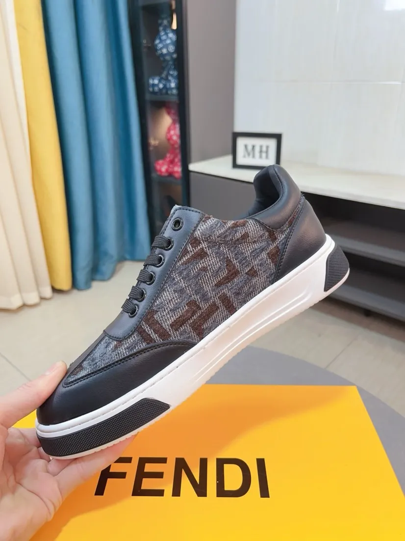 Men's Men's Shoes💰420🌹🌹[fendi] Fendi's classic and comfortable men's, this complex sneaker is made of soft calfskin➕genuine leather lining➕original ultra-light rubber material with rough outsole. This unique and light style is suitable for the casual and refined sensibility of this season. It is comfortable and natural on the feet. It is an everyday style for casual travel in autumn and winter! 38/44